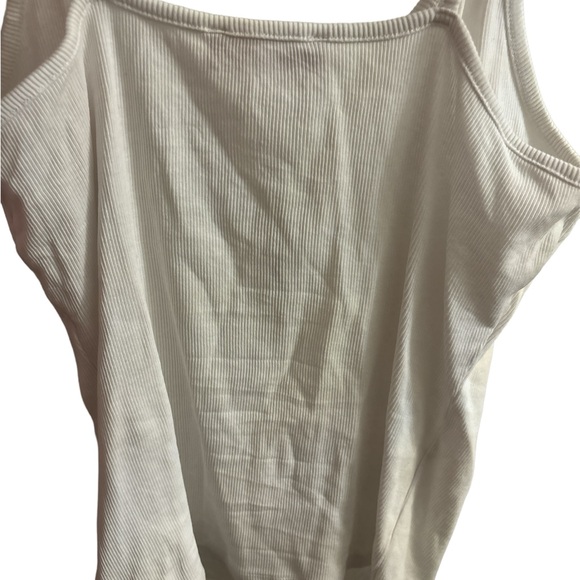 NWOT GUESS SHORT TANK BUNDLE ๐ฅ๐ฅ๐ฅ๐ฅ๐ฅ - Picture 5 of 8